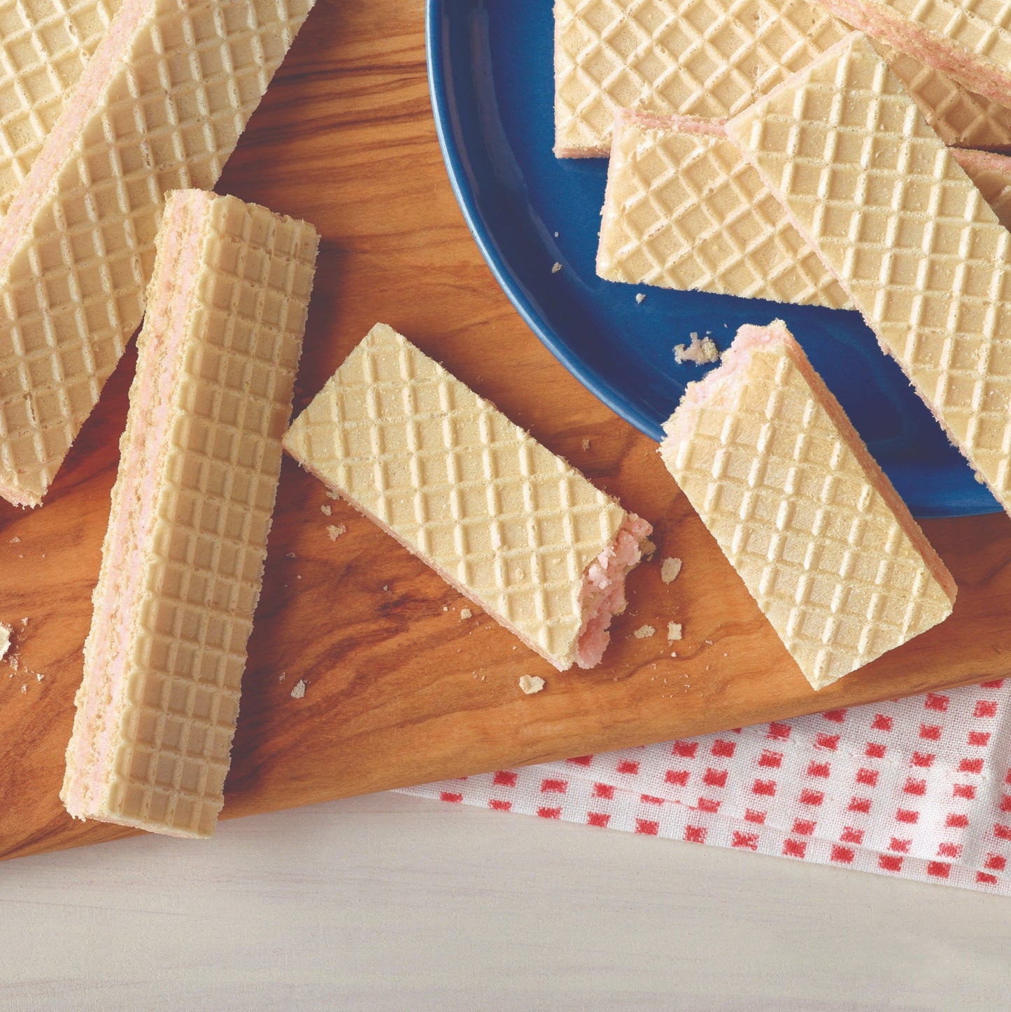 Cookie Strawberry Wafer Sugar-Free - 12 x 250 g - Voortman - Restaurant and Foodservice Ingredients - Canadian Distribution-1