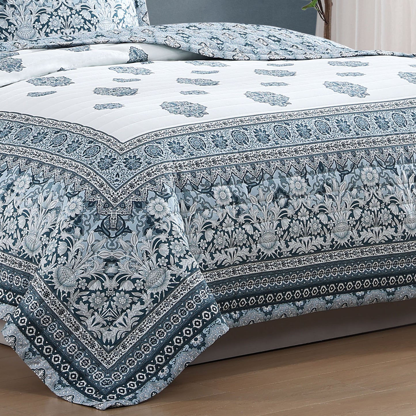 Bebejan Aquamarine Medallion 3 Piece Reversible Quilted Coverlet Set-3