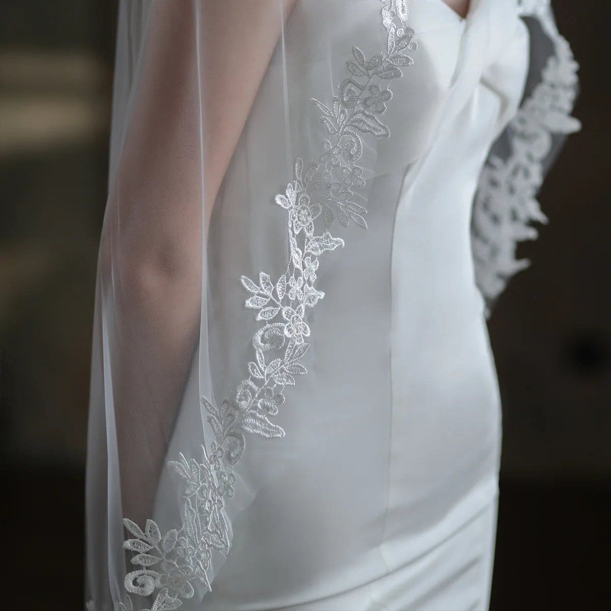 1 Tier Soft Tulle Lace Applique Bridal Veils Wedding Accessories with Comb Fingertip Length Wedding Veils