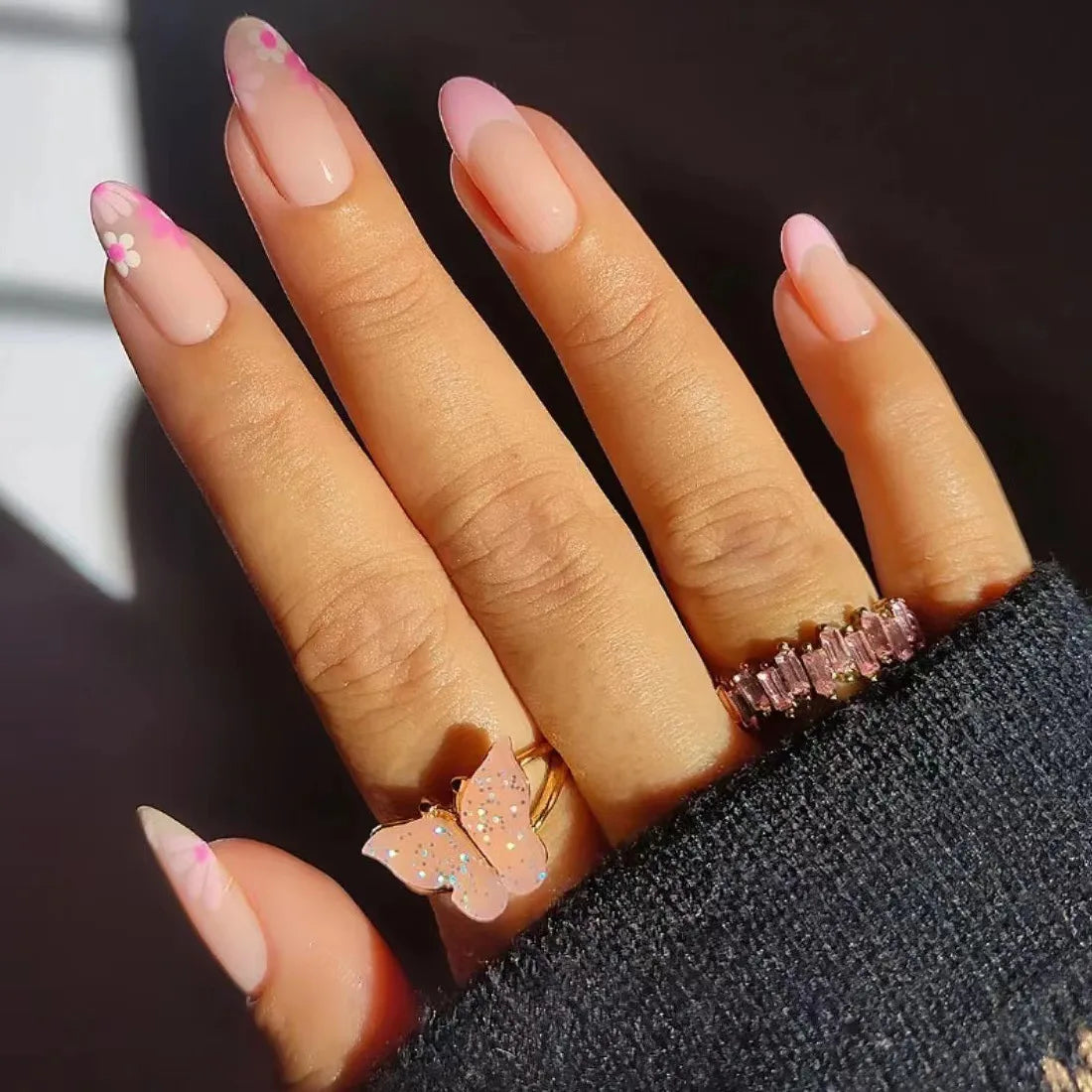 Glamorous Black Almond Stiletto Nails-32