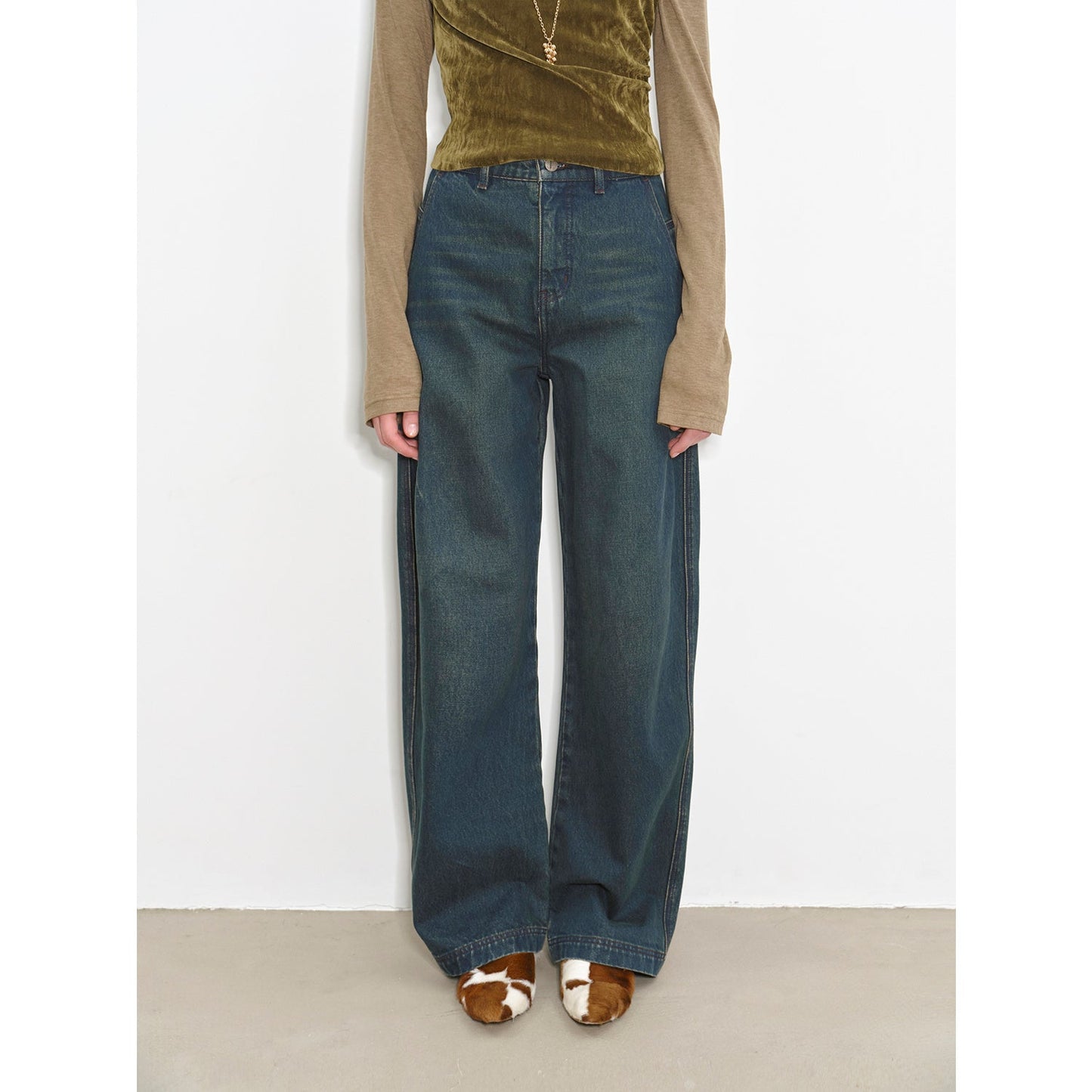"Blue Island" heavy-duty distressed, slim and durable mid-rise curved knife cotton washed jeans-5