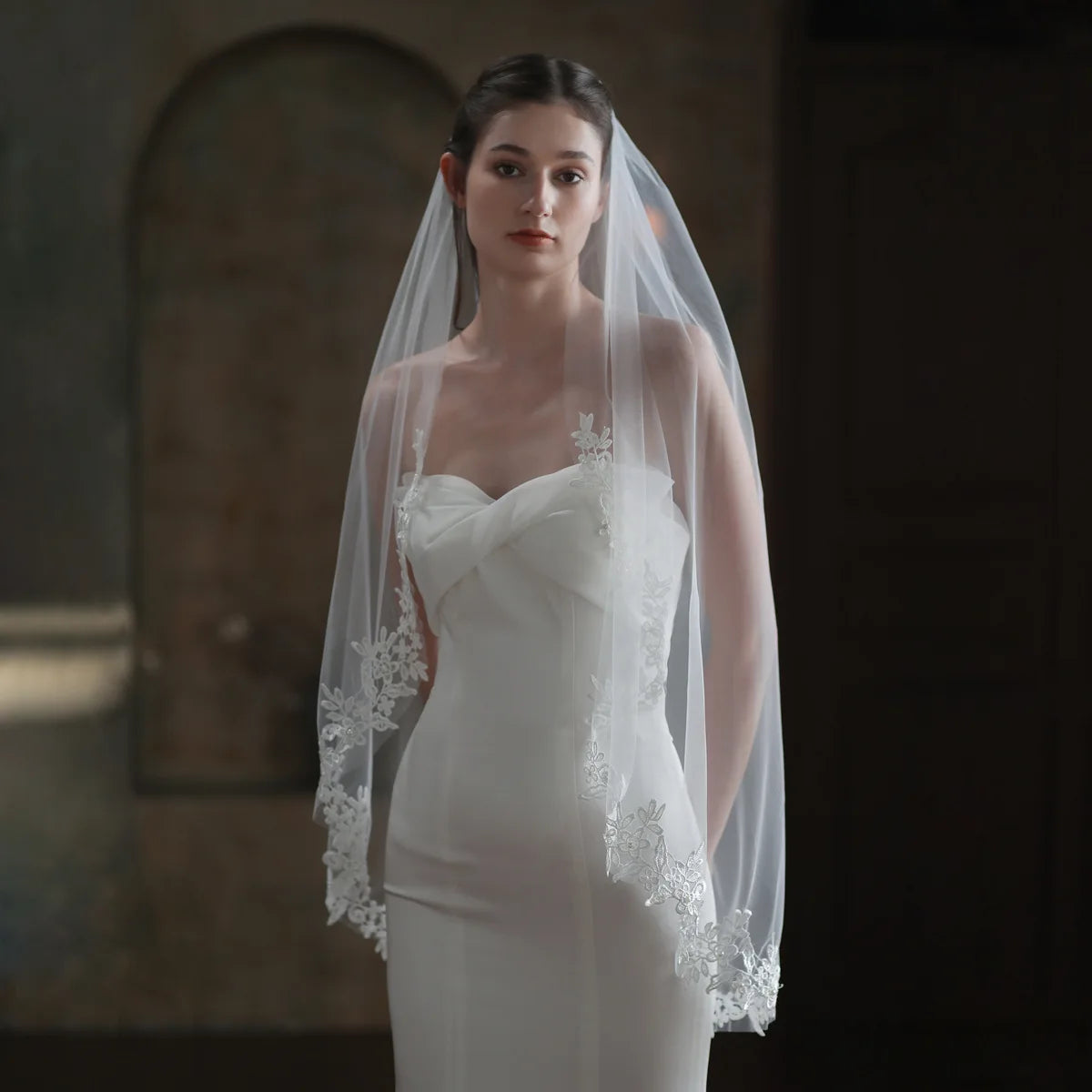 1 Tier Soft Tulle Lace Applique Bridal Veils Wedding Accessories with Comb Fingertip Length Wedding Veils
