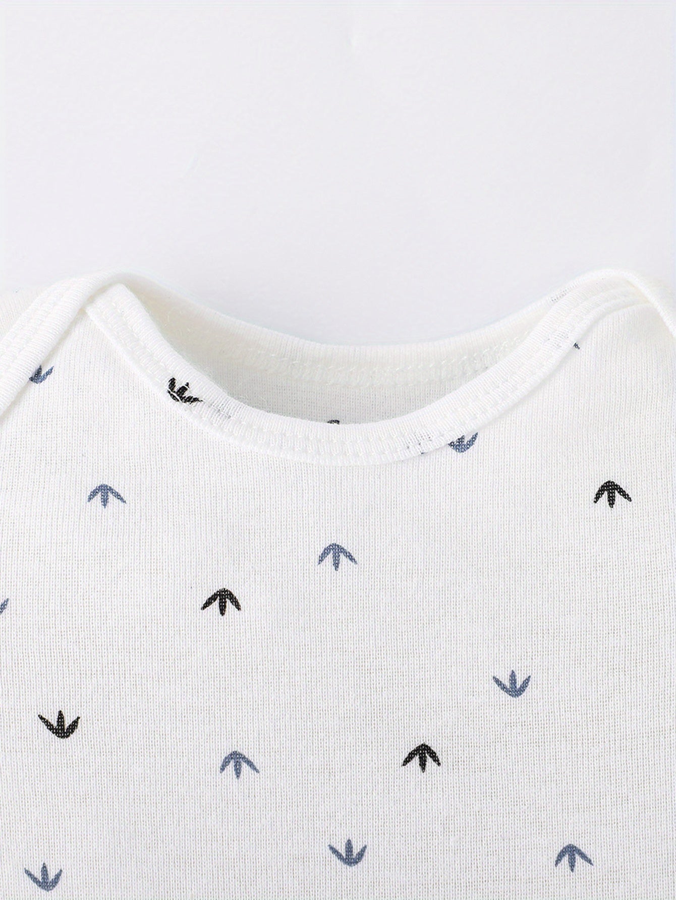 Five-piece Set of Infant and Toddler Short Sleeve Triangle Onesies