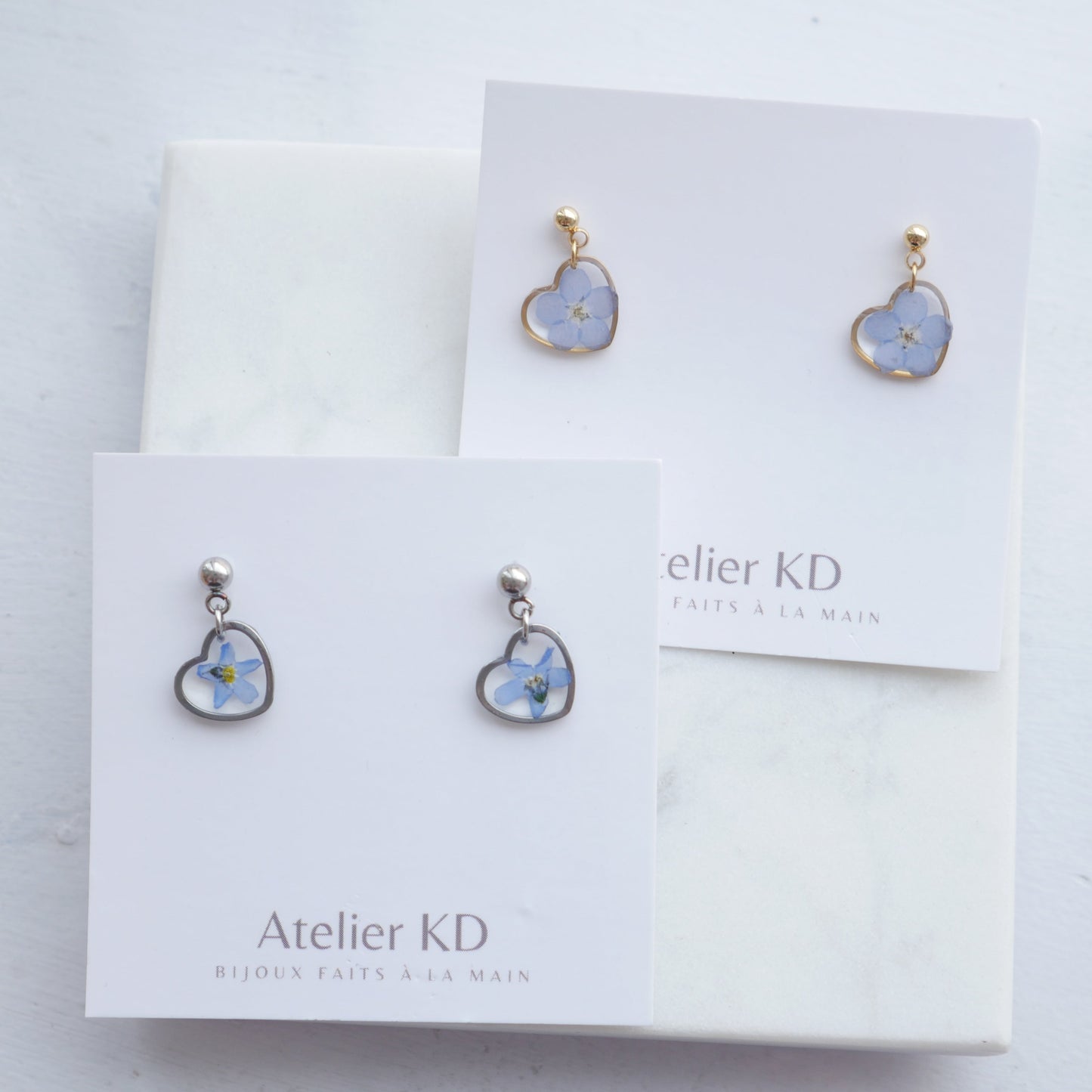 Boucles d’oreilles Mia - fleurs de myosotis - coeur (petit 12mm)