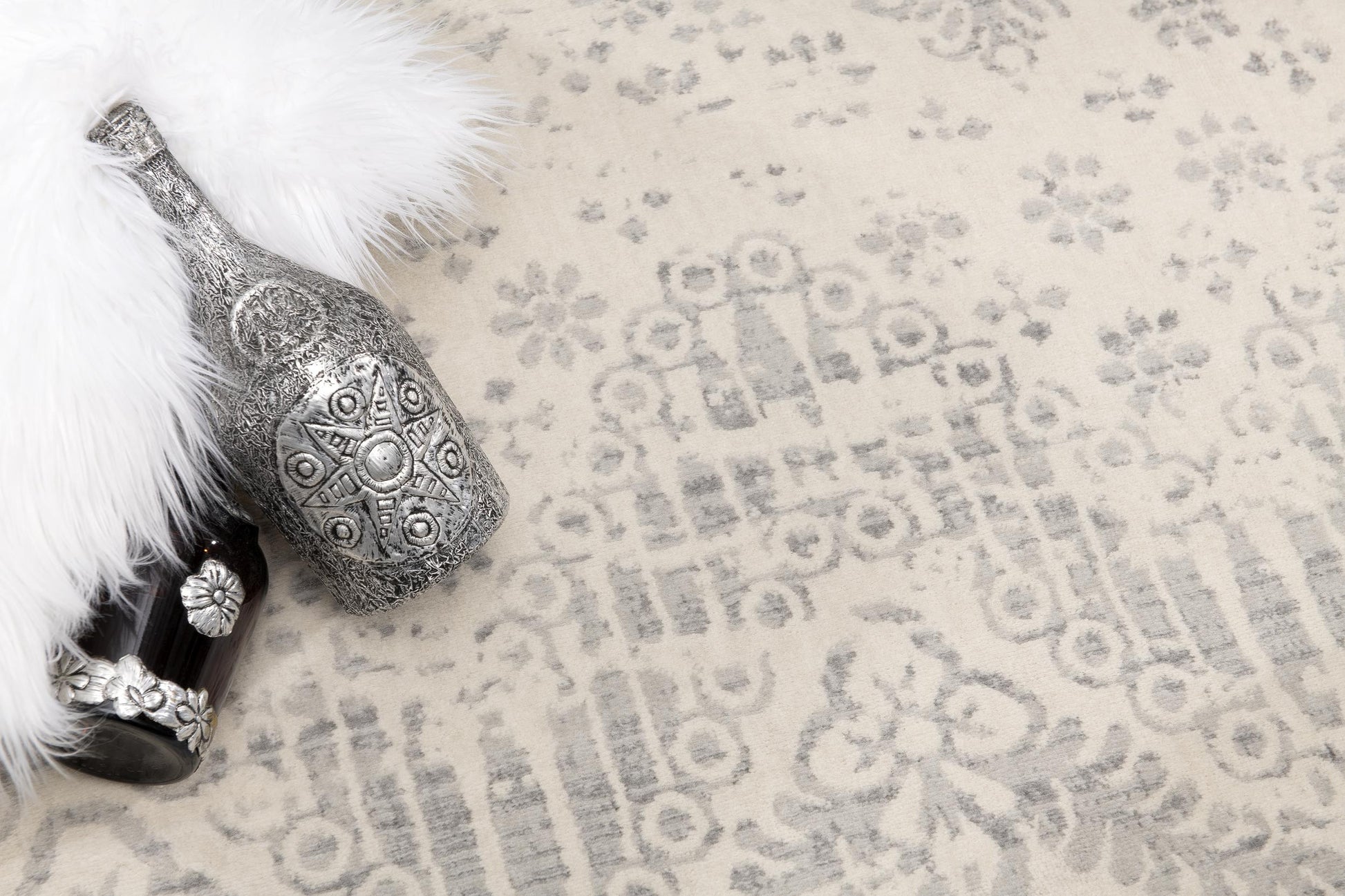 2' X 2' Beige And Gray Floral Medallion Square Rug-6