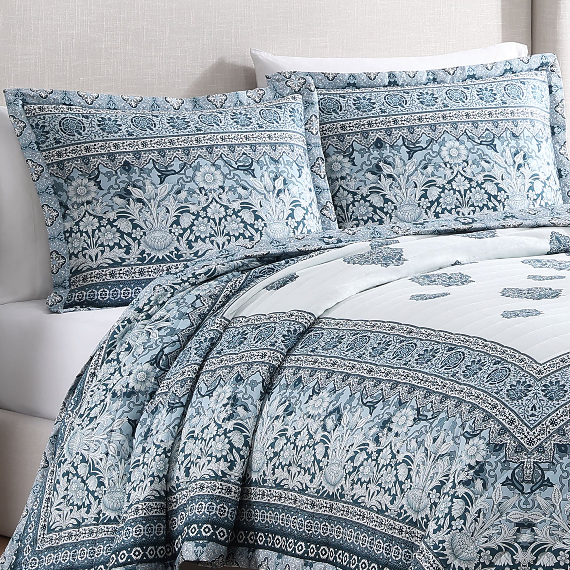 Bebejan Aquamarine Medallion 3 Piece Reversible Quilted Coverlet Set-2