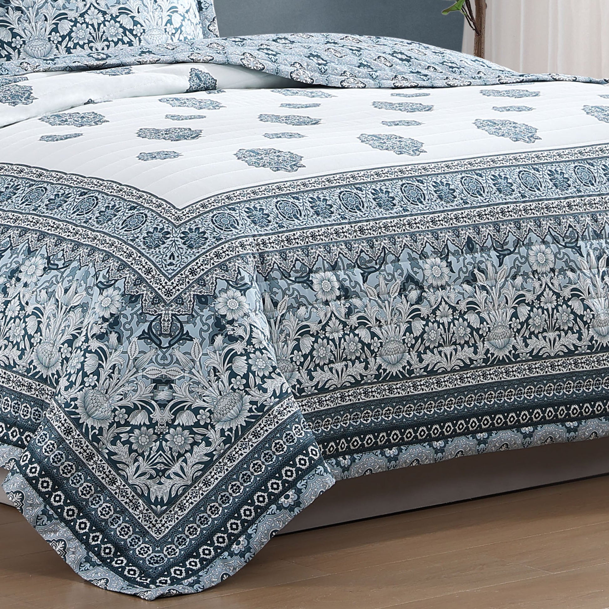 Bebejan Aquamarine Medallion 3 Piece Reversible Quilted Coverlet Set-3