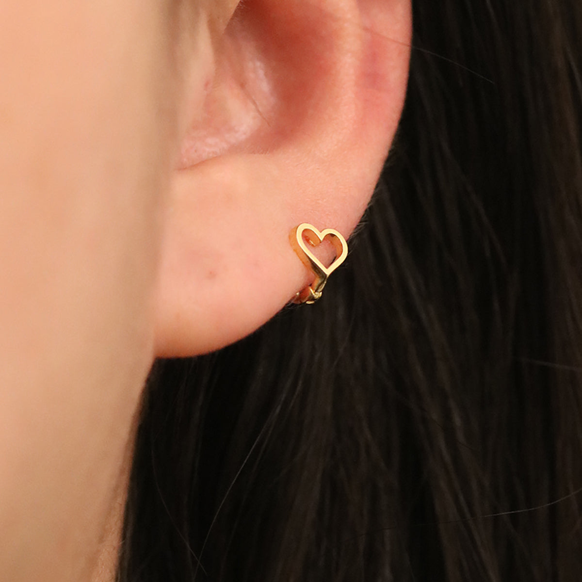 Line Heart Huggie Earring-2