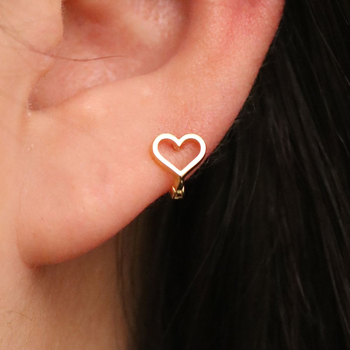 Line Heart Huggie Earring-3