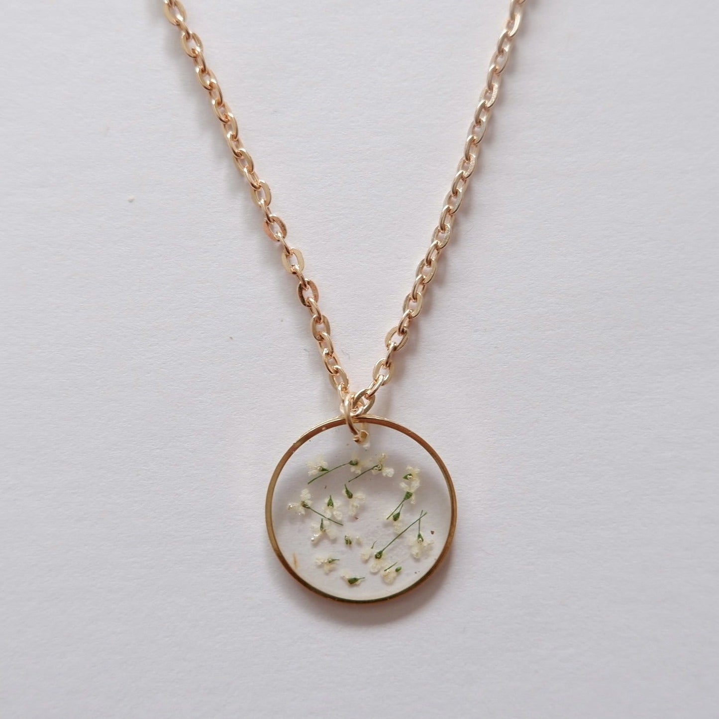 Collier Estelle blanches - rond (moyen)