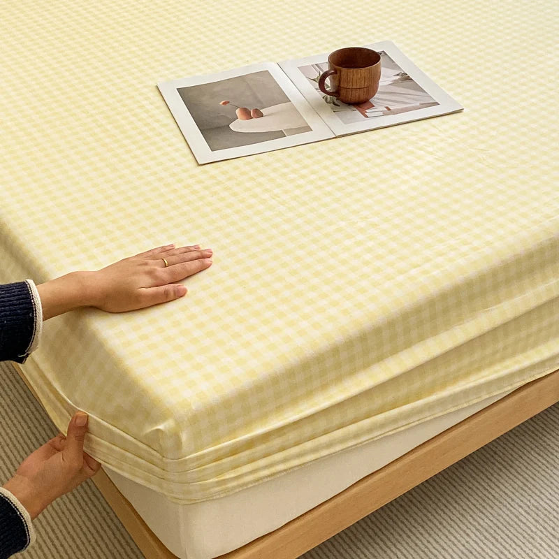 New Pre-Washed Fitted Sheet 1Piece- Classic Plaid Design, Ultra-Soft Microfiber Fabric, Breathable Mattress Cover -Easy Care