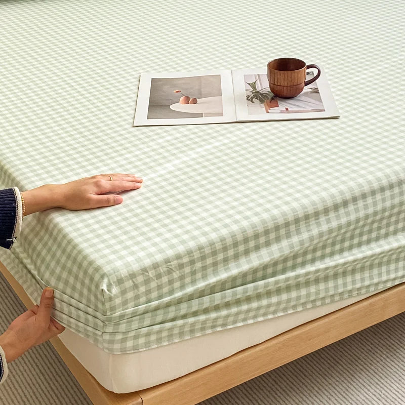 New Pre-Washed Fitted Sheet 1Piece- Classic Plaid Design, Ultra-Soft Microfiber Fabric, Breathable Mattress Cover -Easy Care