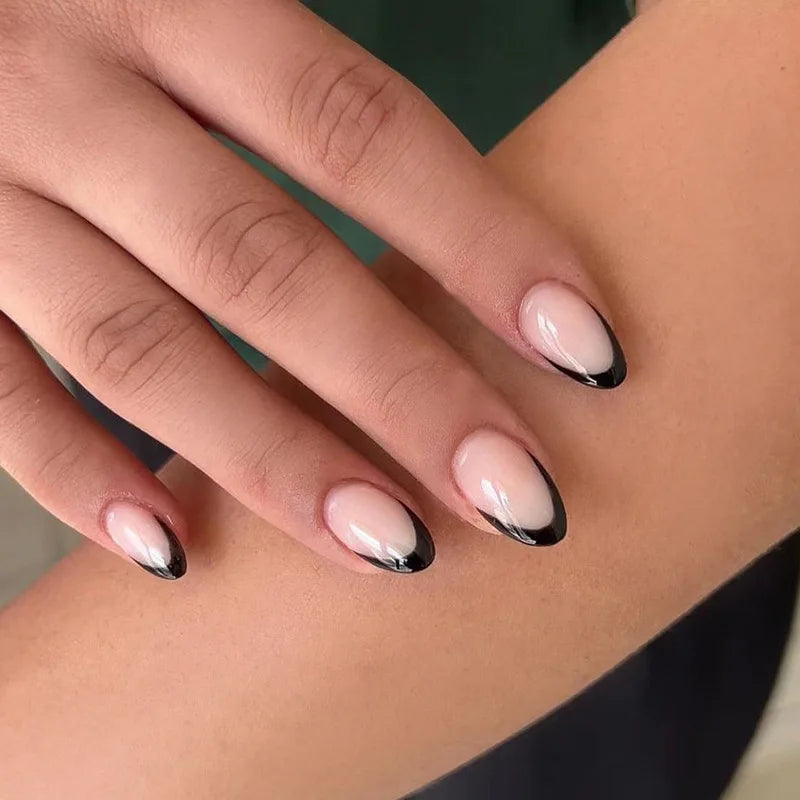 Glamorous Black Almond Stiletto Nails-31