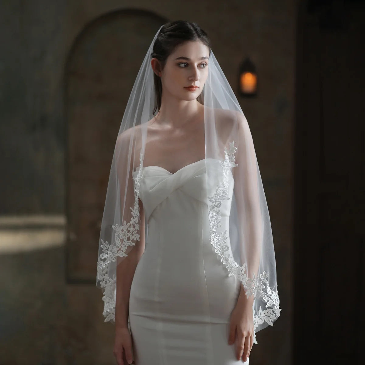 1 Tier Soft Tulle Lace Applique Bridal Veils Wedding Accessories with Comb Fingertip Length Wedding Veils