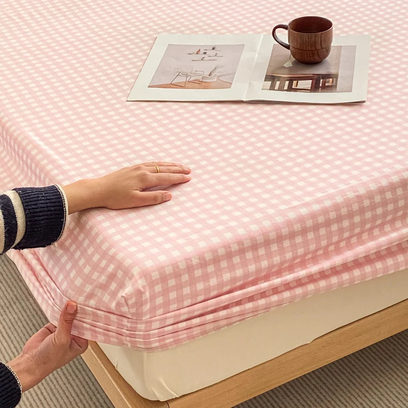 New Pre-Washed Fitted Sheet 1Piece- Classic Plaid Design, Ultra-Soft Microfiber Fabric, Breathable Mattress Cover -Easy Care
