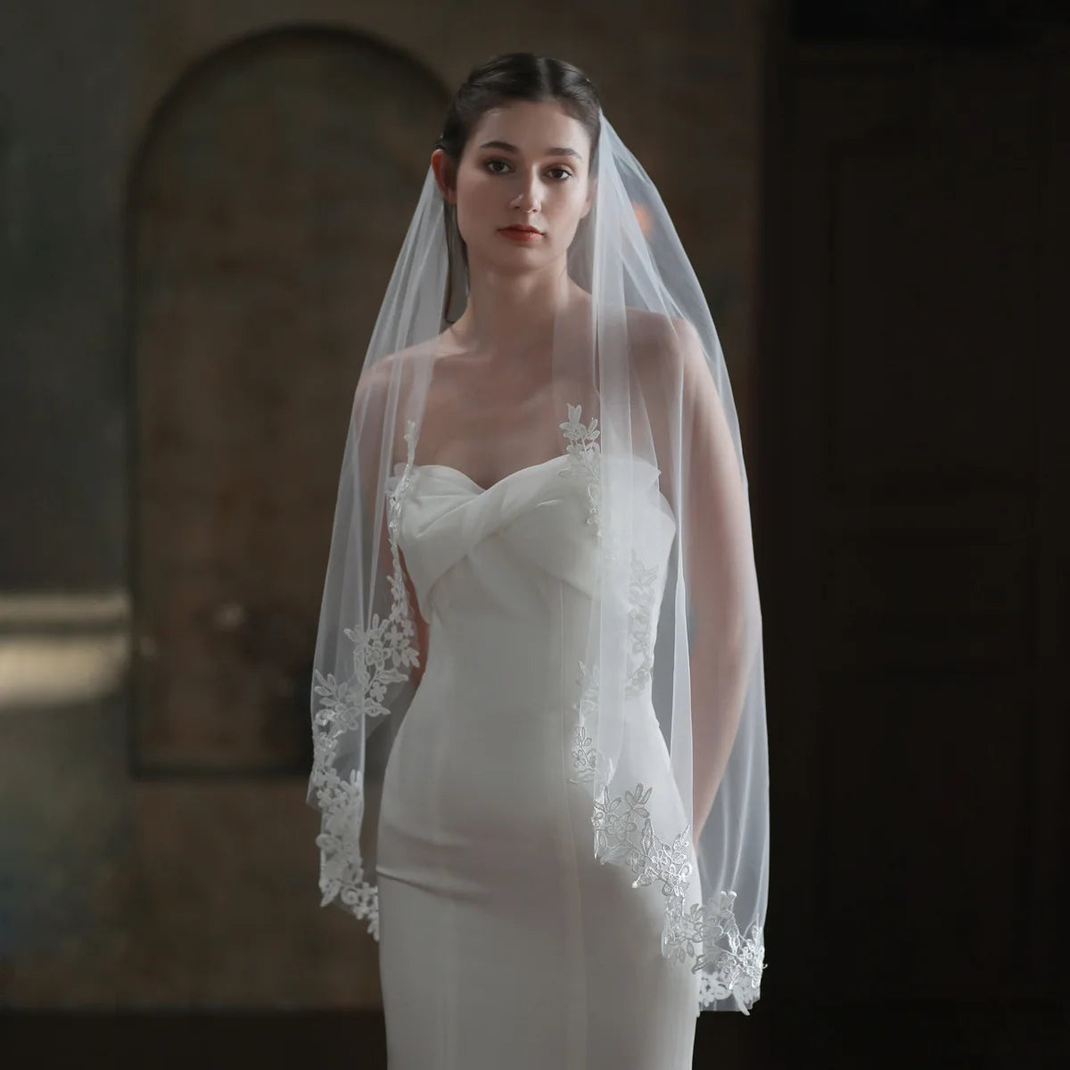 1 Tier Soft Tulle Lace Applique Bridal Veils Wedding Accessories with Comb Fingertip Length Wedding Veils