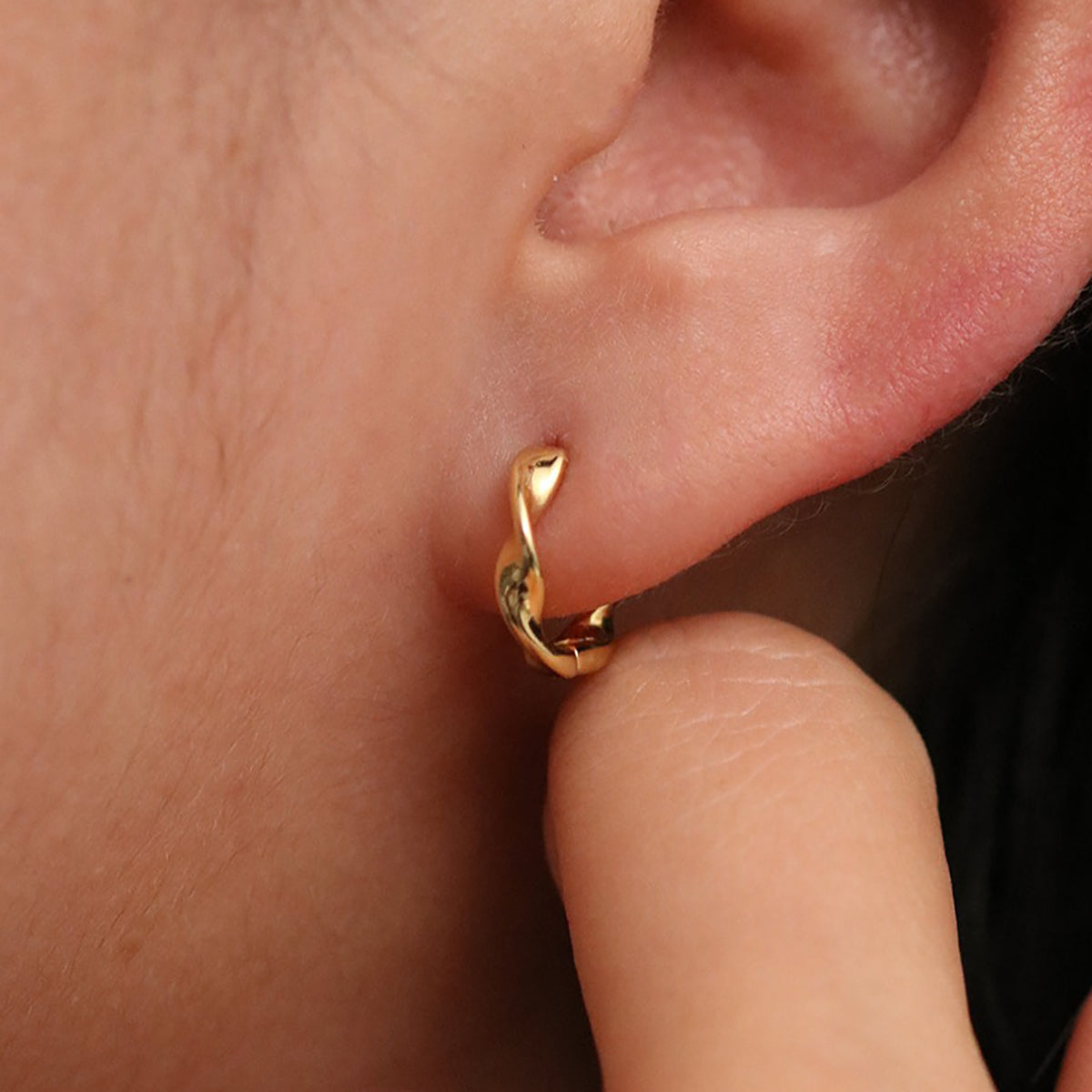 Twisted huggie earrings-4