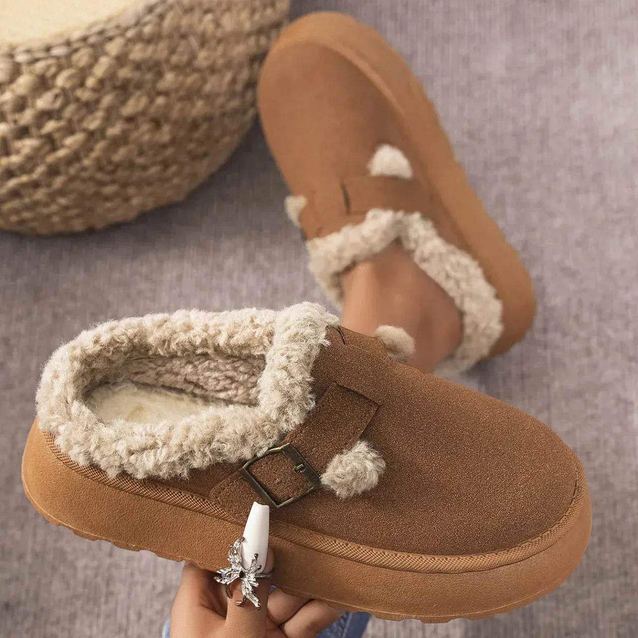 Fashion Thick-soled Plush Buckle Cotton Home platform Winter Slippers Indoor And Outdoor Casual Warm Women Garden Slipper